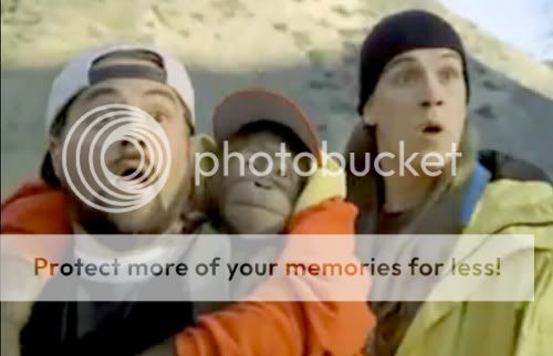 Jay-and-Silent-Bob-with-monkey.jpg
